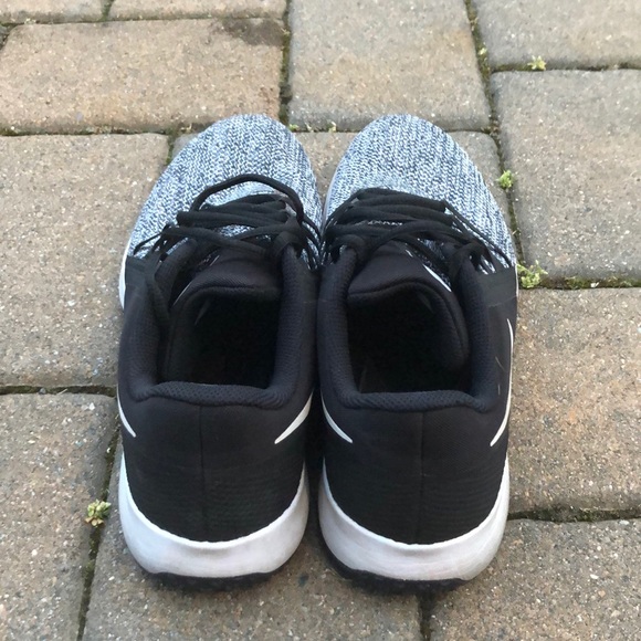 Nike running/training shoes - Picture 3 of 5